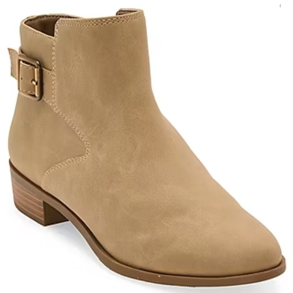 St. John's Bay Womens 8.5 M  Ryder Sand Tan Zip Ankle Boots Memory Foam NIB $65
